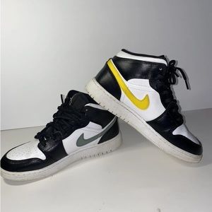 Nike Air Jordan 1 Mid Multi-color Swoosh 6Y Women’s 7.5 554725-052